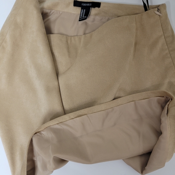Forever 21 Micro Suede / Faux Suede Tan Beige Mini Skirt Size M Lightweight - Picture 2 of 8